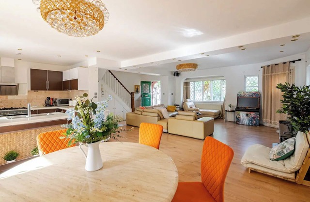 Spacious London Oasis | 4 Bedrooms | 20 mins Central London