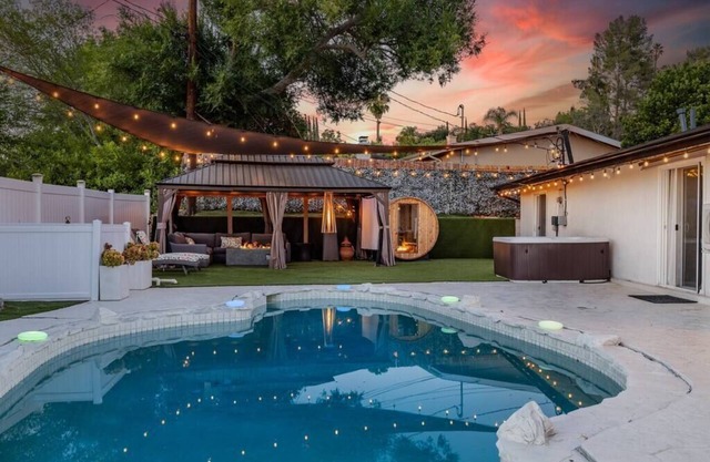 Spacious Luxury 4 bdr, Pool, Hot Tub, Sauna, Patio