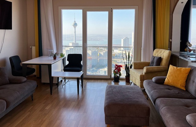 Spacious Luxury Apartment with View, 2 Bedrooms 2 Baths, Top floor