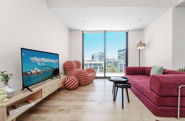 Spacious Mascot Loft Apartment Near Train Station