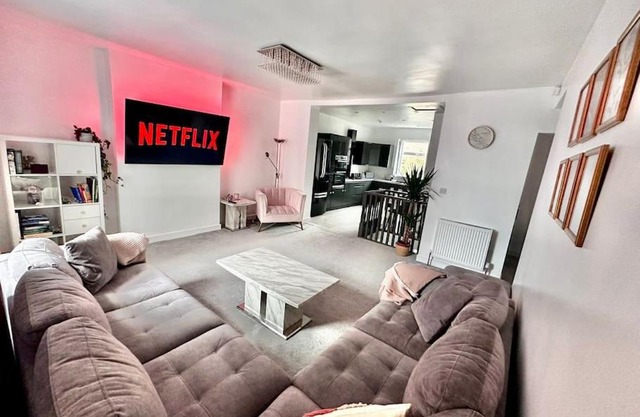 Spacious Modern Duplex Apartment