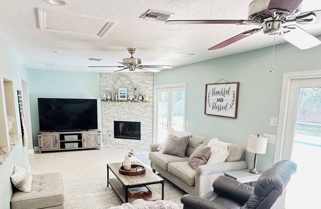 Spacious Modern Farmhouse Style with Pool - Pet and Family Friendly!