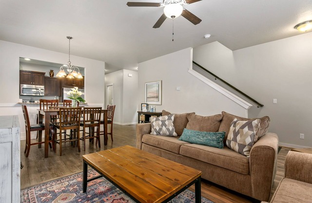 Spacious Modern Solar Powered Home w/Arcade!