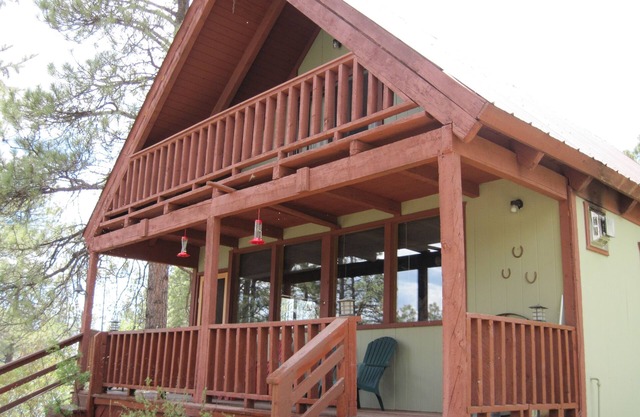 Spacious Mountain Home, Views, Close to Skiing, Frpl. Reliable Starlinks Wifi.