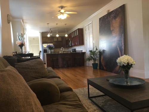 Spacious Napoleon Ave Mardi Gras Apartment