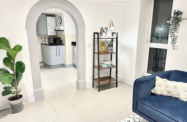 Spacious One Bedroom Cottagen