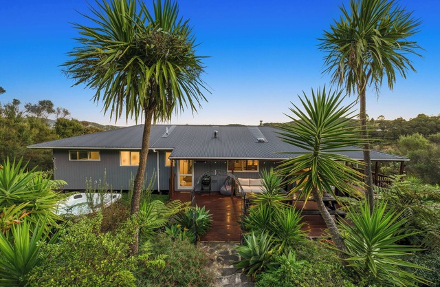 Spacious Paihia Dark Sky Retreat with Spa Pool and Fireplace