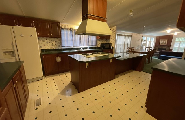 Spacious & Private, Five Acre Home Just Off I-95