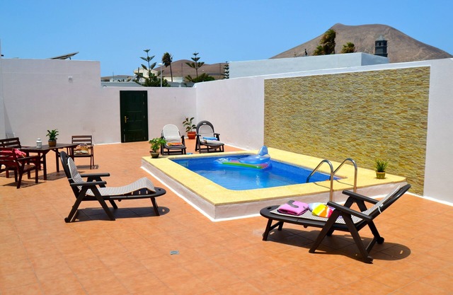 Spacious, quiet house with heated pool and large garden.