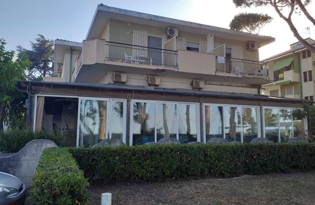 Spacious quadruple room a stone throw from the sea