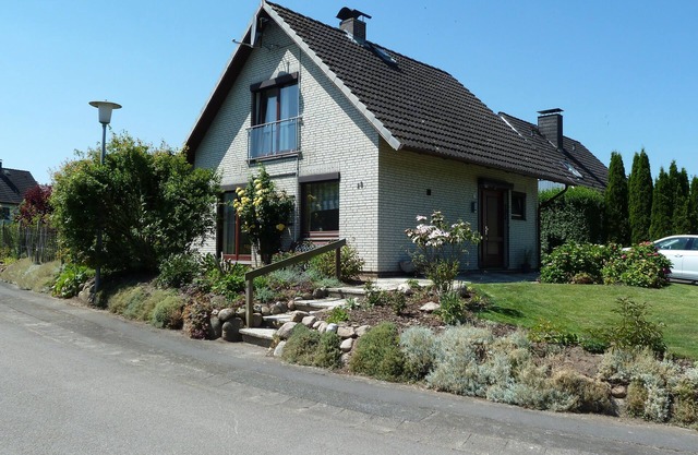 Spacious, quietly located vacation home with garden and Baltic Sea view, on the beach