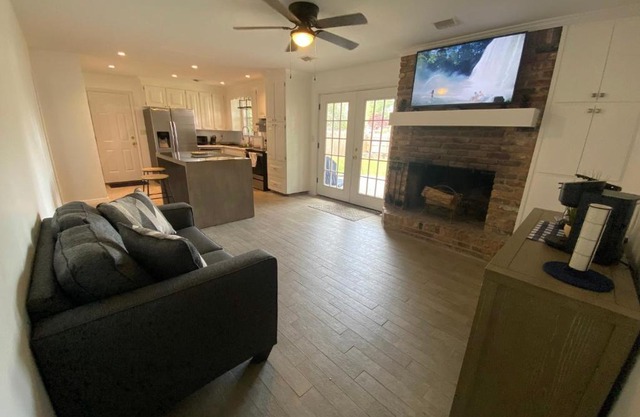 Spacious Ranch Home Near Airport