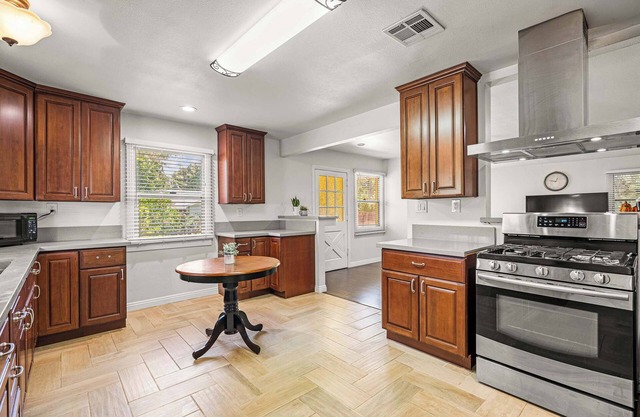Spacious Retreat w Large Kitchen & Outdoor Patio