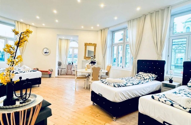 Spacious Room 11-Min Stroll to Atzgersdorf Park