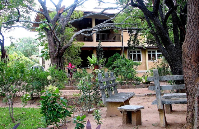 Spacious Rooms with/Attached Bathrooms/Travellers Paradise