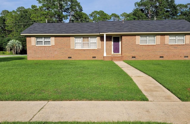 SPACIOUS SAFE NURSE & LONG TERM STAY HOME CLOSE TO HOSPITAL MALL & RESTAURANTS!