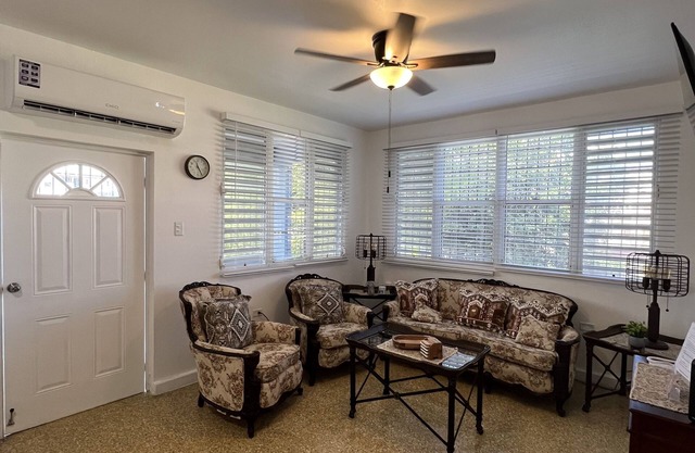 Spacious San Juan Getaway Full-Floor Apartment Home in a central and quiet area.