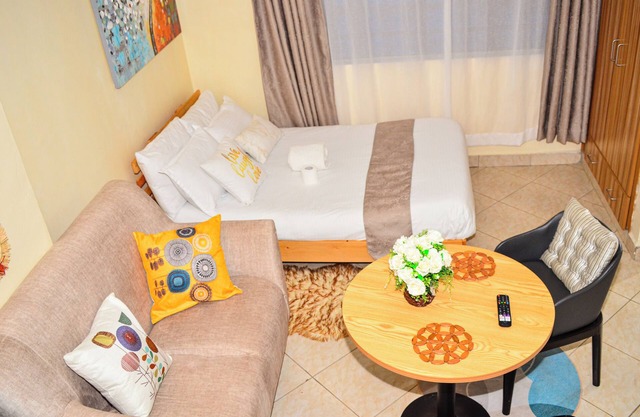 Spacious studio unit in Ruiru: peaceful & secure with free parking & fast wifi