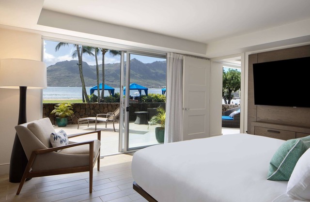 Spacious Suite w/Private Lanai | Beachfront Retreat w/Airport Shuttle