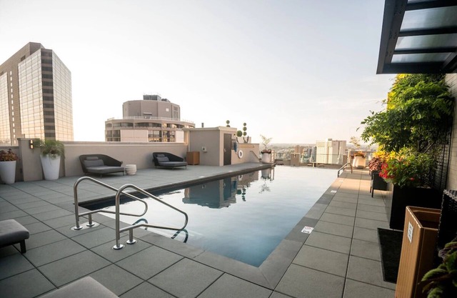 Spacious Suite with Kitchen | City Views | Swimming Pool | Pet-Friendly