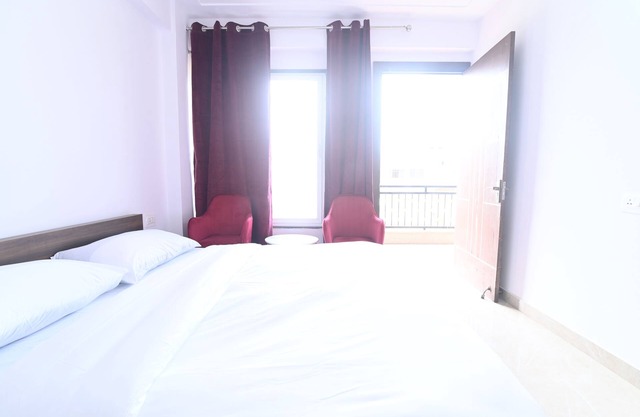 Spacious & Sustainable 3-bedroom apartment in Chattarpur,New Delhi with AC, WiFi