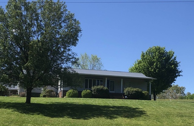 Spacious Three Bedroom Cottage in the country