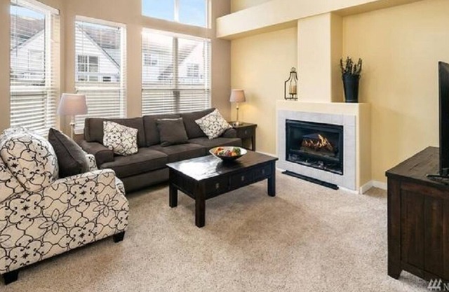 Spacious Townhome Conveniently Located