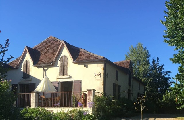 Spacious, tranquil Gascon farmhouse in Gers with pool/WiFi, sleeps 8
