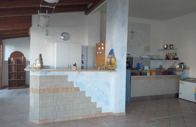 Spacious triple room a stones throw from the sea