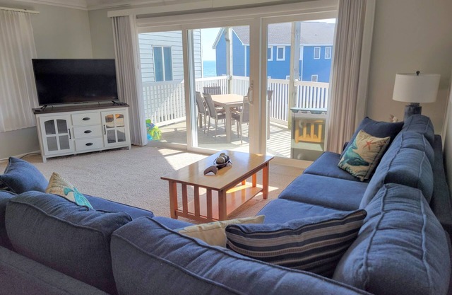 Spacious, Two Bedroom Condo at the Center of the Crystal Coast