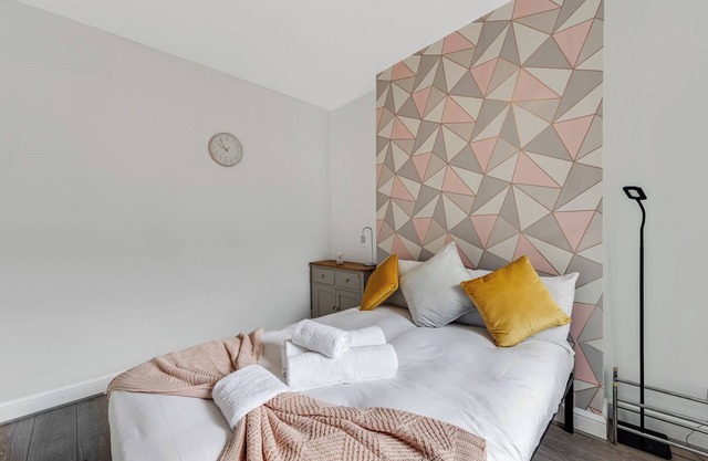 Spacious Two Bedroom Apartment in Wood Green