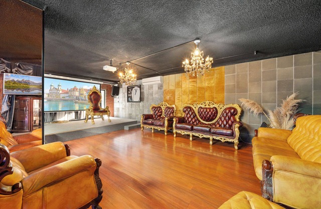 Spacious Vacation Home in Dural with Tennis Court