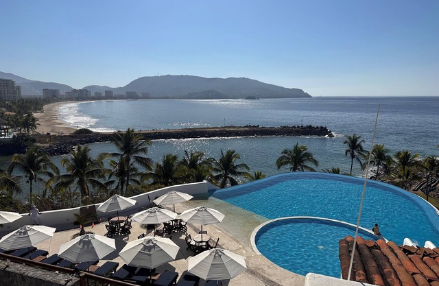 Spacious villa in Ixtapa with beautiful ocean views