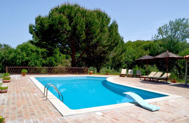 Spacious villa with pool and gardens, close to Sesimbra 40 Km South of Lisbon