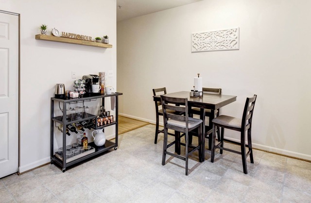 Spacious Washington, D.C. Rowhome w/free parking!