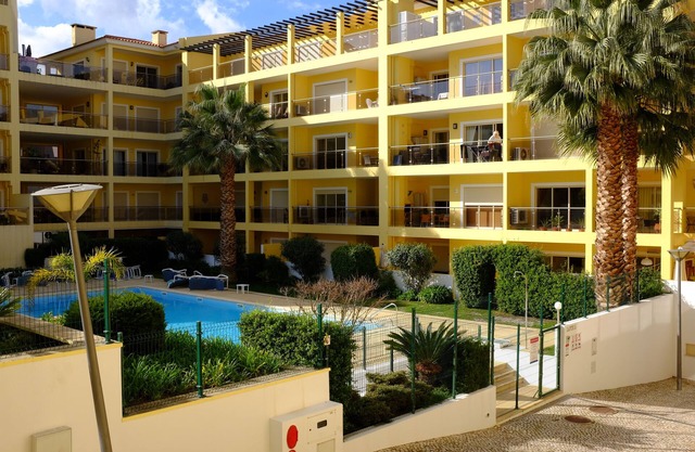 Spacious well equipped apartment - two sunny balconies - great location