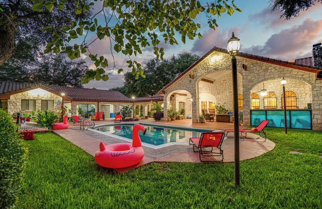 Spanish Hacienda-Heated Pool-Outdoor Oasis-HUGE Game Room-Sleeps 16-EPIC!