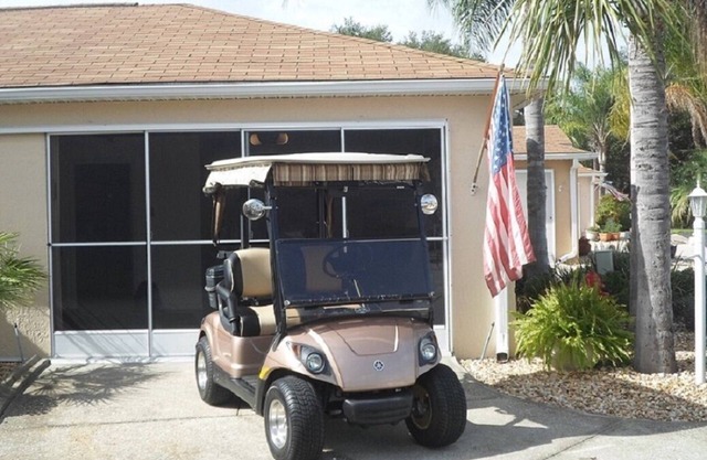 Spanish Springs area Courtyard Villa w/Golf Cart & Clubs