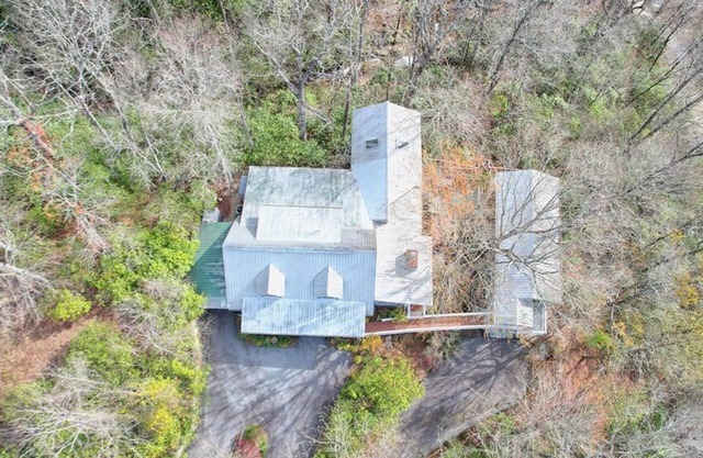 Sparrows Nest Downtown Clayton w/Hot Tub - Dog Friendly!