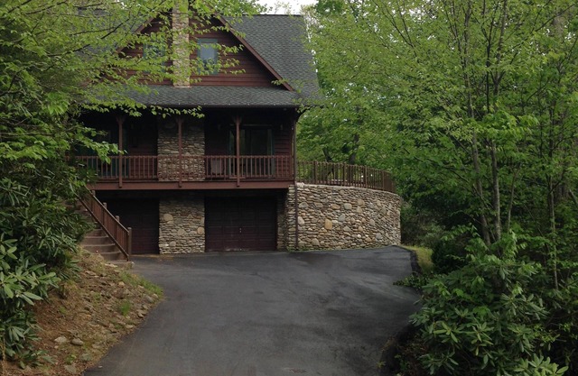 "Special Christmas Promotion 30% Discount!" Three Bears Cottage!