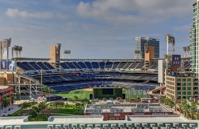 Spectacular 1 bedroom Loft, w/Amazing Views!