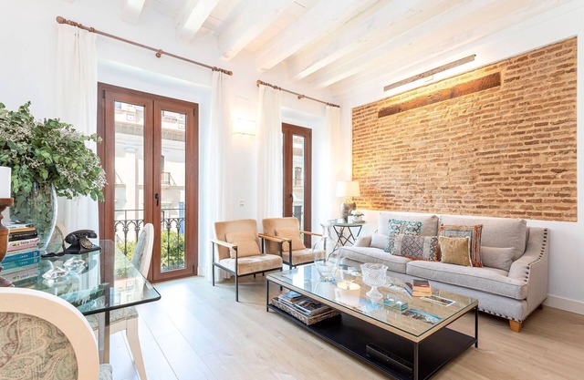 Spectacular 2 bedrooms apartment in the center. Julio Cesar