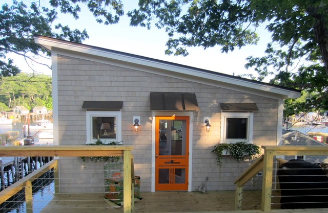 Spectacular Boathouse Cottage Located On A Private Dock In New Harbor