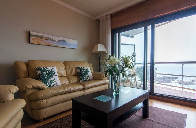 SPECTACULAR FLAT WITH VIEWS TO THE SPORTS PORT OF SANXENXO. (Wiffi)