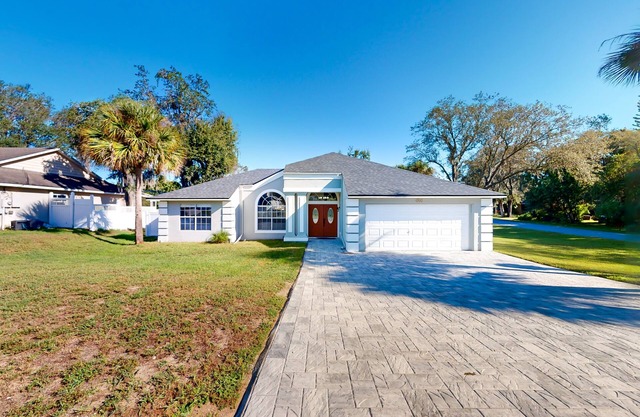 Spectacular home with pool, grill, & full kitchen - dog-friendly