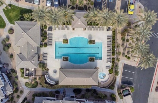 Spectacular Kierland Condo.walk to bars and restaurants