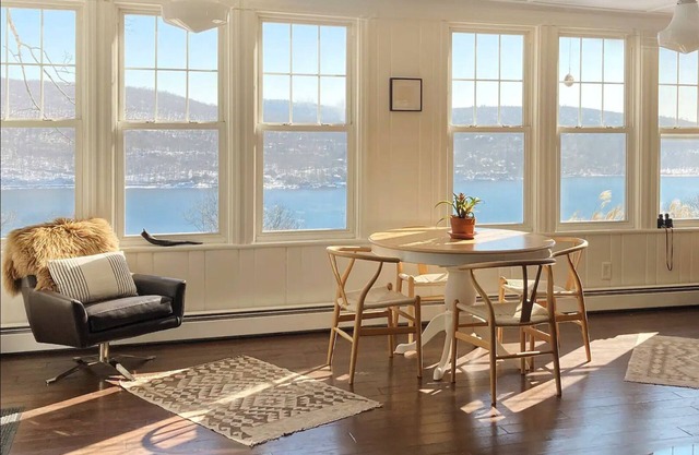 Spectacular Lakeviews From Every Room and Garden