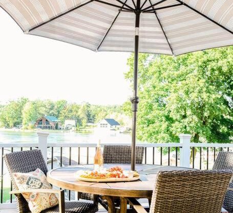 Spectacular Lake Views!