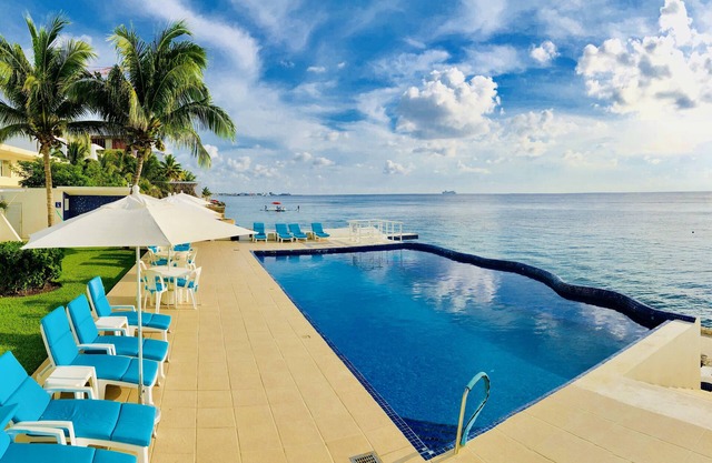 Spectacular oceanfront condo! Large 3BR/3BA Miramar 302. Snorkeling paradise!