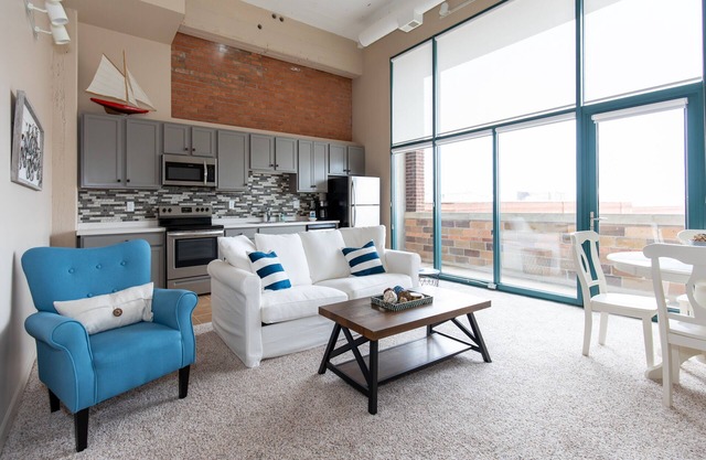 Spectacular Sandusky Bay Sunset Views for Four!